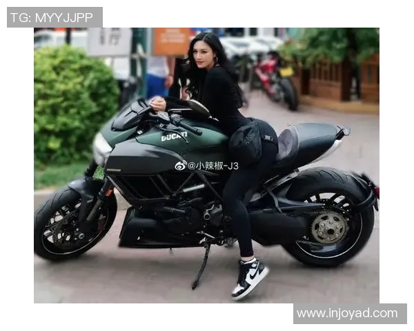 九号足球球星化身女孩子形象，展现独特魅力与力量之美